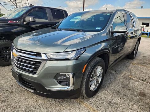 Used 2023 Chevrolet Traverse LT FWD image 3