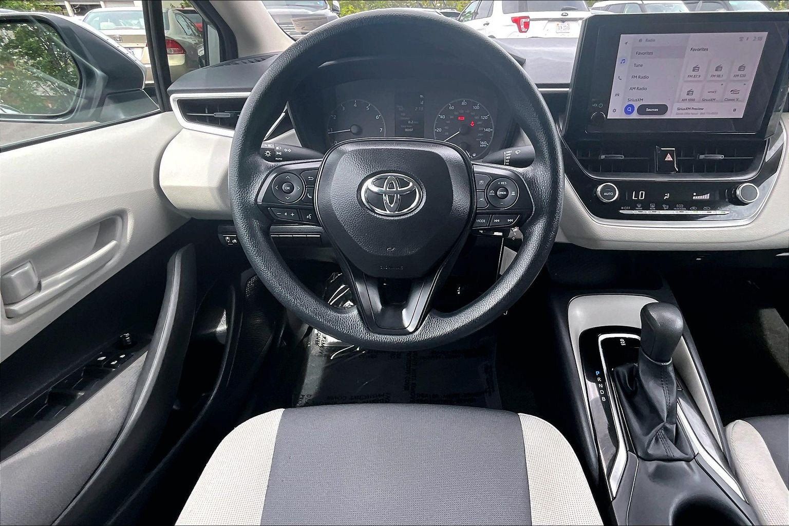 Used 2025 Toyota Corolla LE FWD image 5