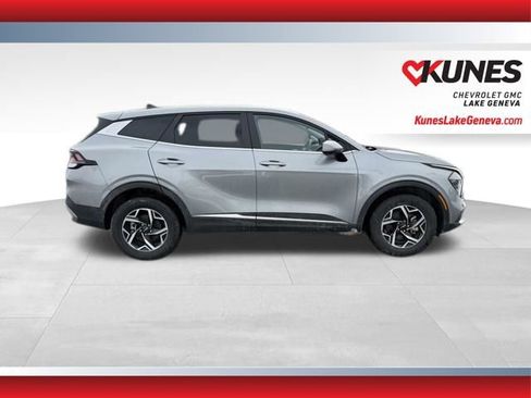 Used 2025 Kia Sportage LX image 3