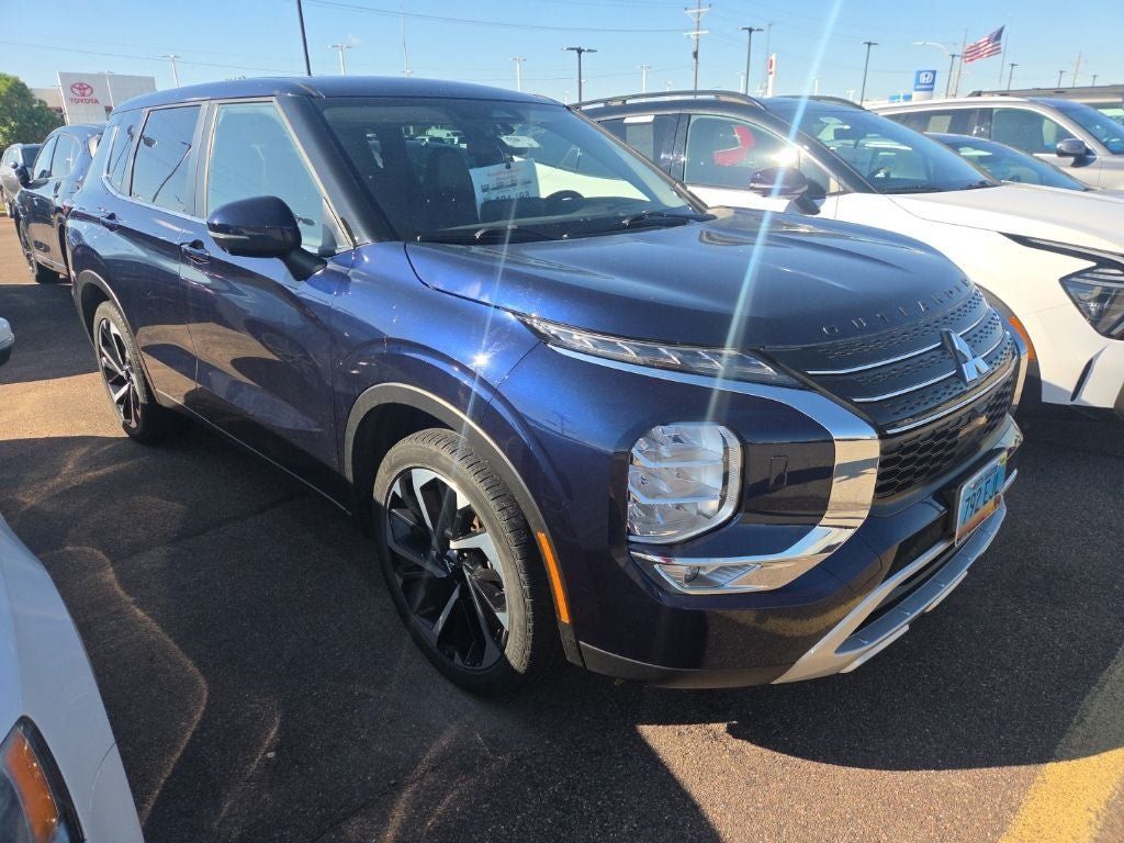 Used 2022 Mitsubishi Outlander SE AWD/4WD image 1