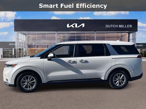 Used 2024 Kia Carnival LX image 4