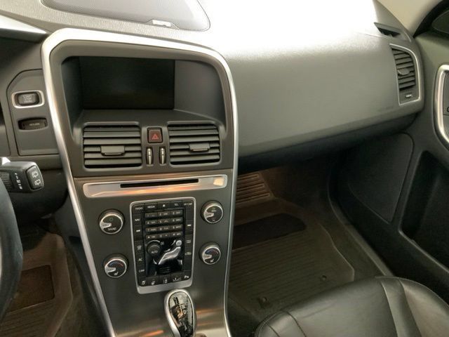 Used 2015 Volvo XC60 T6 Platinum w/ Protection Package AWD/4WD image 18