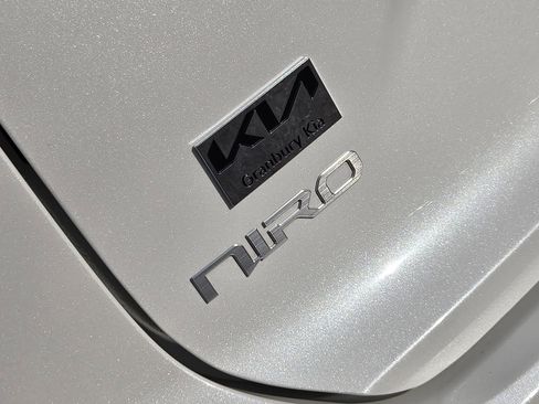 Certified 2024 Kia Niro Wave image 8