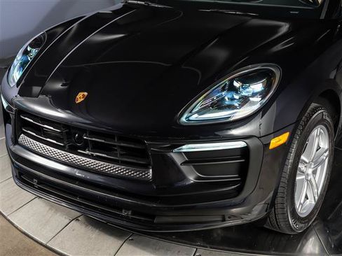 Certified 2026 Porsche Macan AWD/4WD image 11