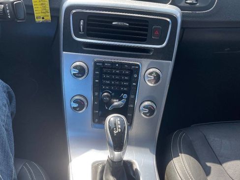 Used 2017 Volvo S60 T5 Dynamic image 11