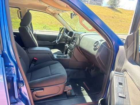 Used 2010 Ford Explorer Sport Trac XLT AWD/4WD image 28