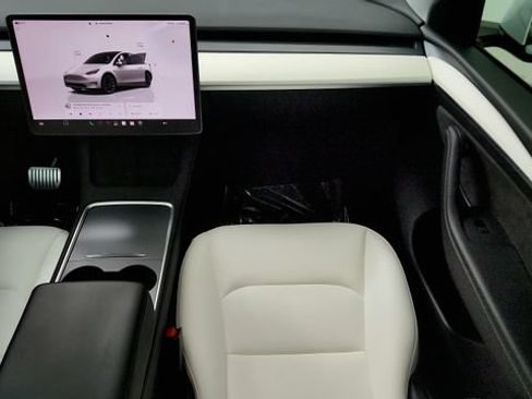 Used 2022 Tesla Model Y Long Range AWD/4WD image 52
