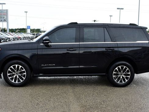 Used 2025 Ford Expedition Platinum AWD/4WD image 5