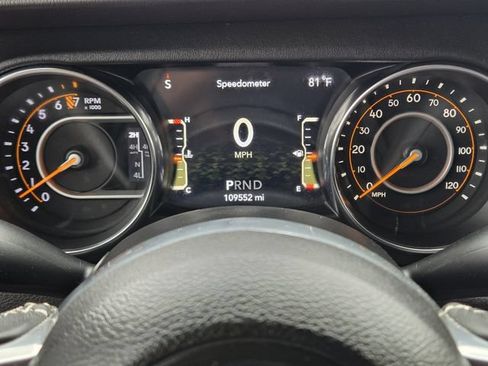 Used 2019 Jeep Wrangler Unlimited Sahara AWD/4WD image 16