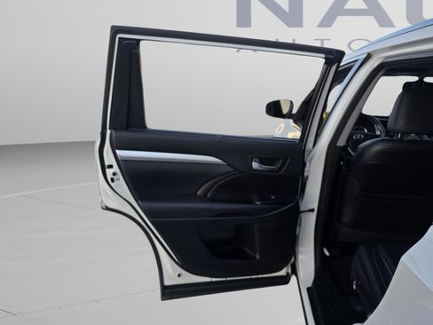 Used 2016 Toyota Highlander XLE image 22