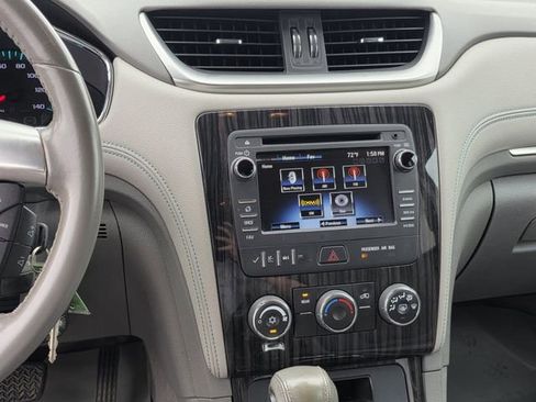 Used 2013 Chevrolet Traverse LT image 9