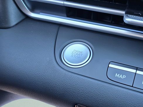 New 2026 Hyundai Elantra Limited FWD image 32
