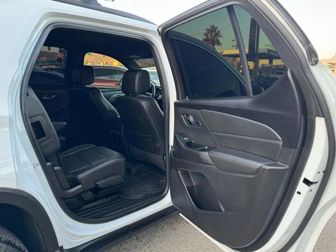 Used 2022 Chevrolet Traverse LT image 28