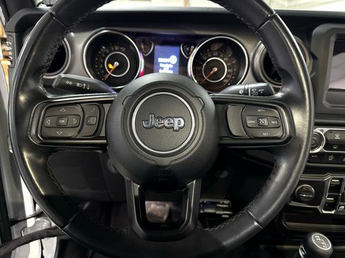 Used 2022 Jeep Gladiator Sport image 11