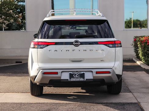 Used 2023 Nissan Pathfinder SL FWD image 5