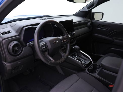 Used 2024 Chevrolet Colorado Trail Boss w/ Technology Package image 3