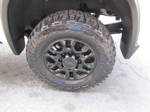 Used 2023 Chevrolet Silverado 2500 LT w/ Convenience Package image 27