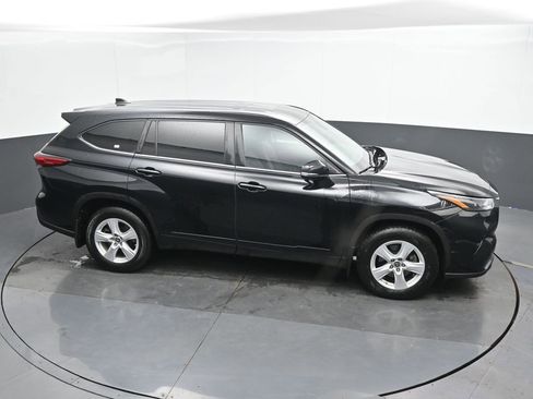 Used 2023 Toyota Highlander L image 37