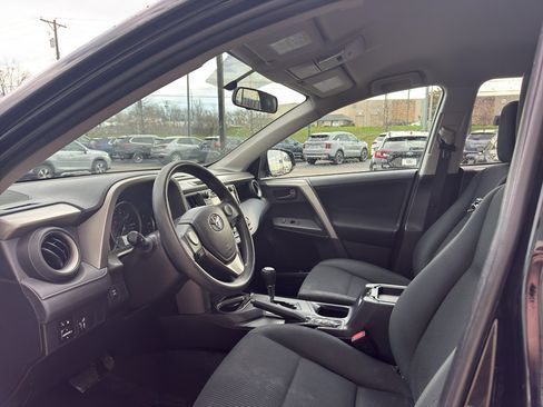 Used 2016 Toyota RAV4 LE image 4