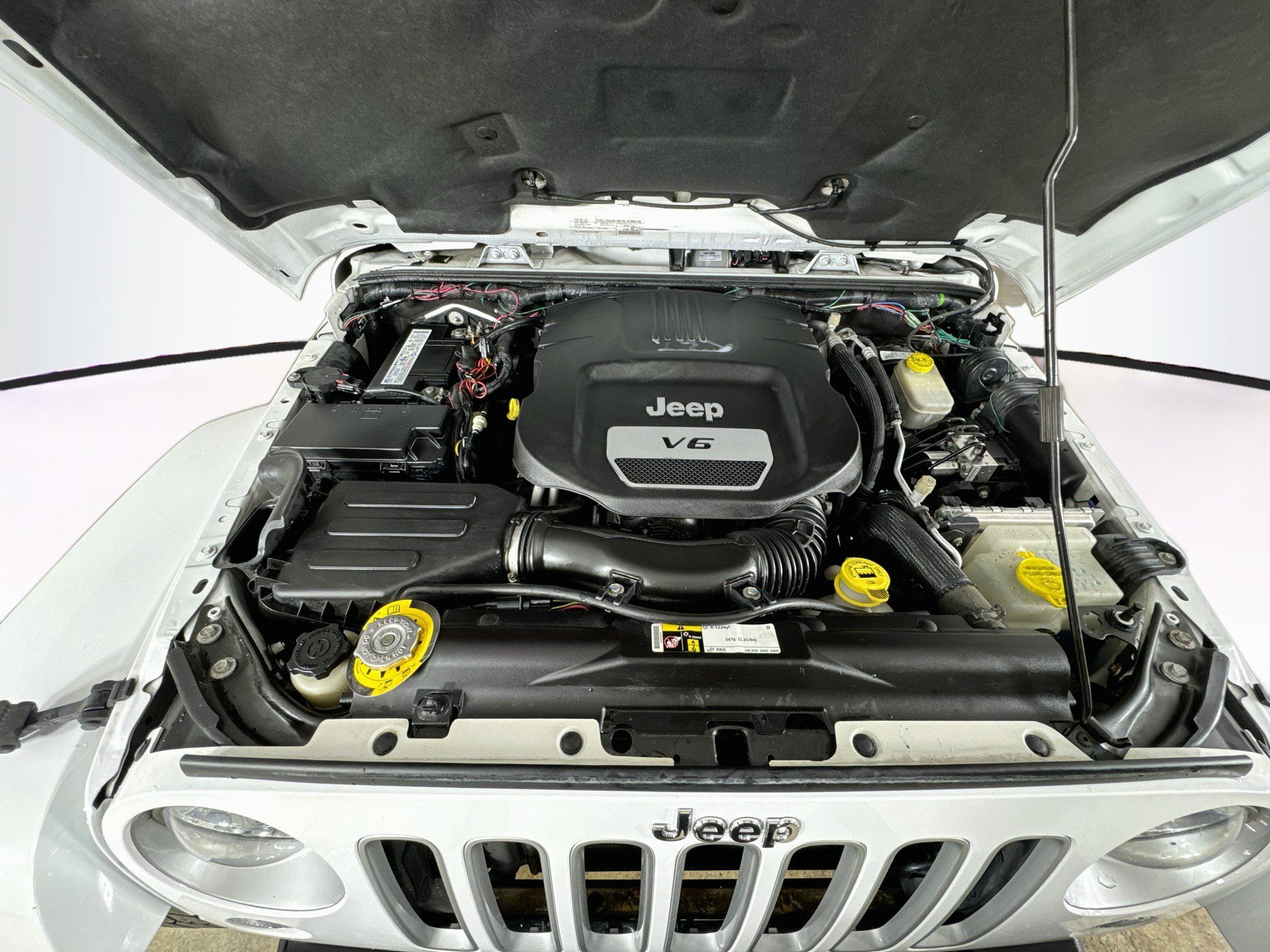 Used 2016 Jeep Wrangler Unlimited Sahara w/ Dual Top Group AWD/4WD image 24