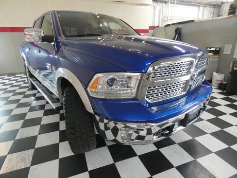 Used 2017 RAM 1500 Laramie w/ Convenience Group AWD/4WD image 3