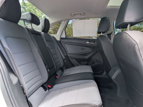 Used 2025 Volkswagen Jetta SE image 21