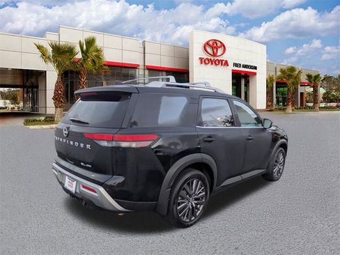 Used 2023 Nissan Pathfinder SL w/ SL Premium Package image 4