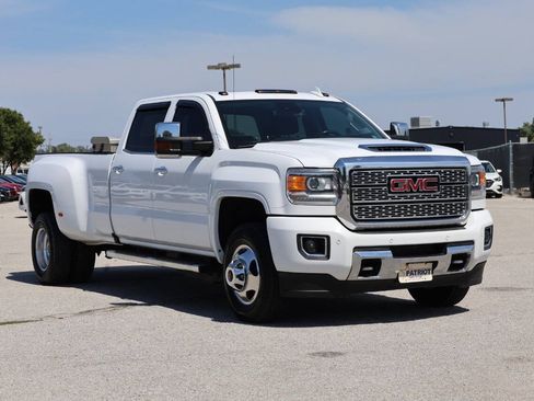 Used 2019 GMC Sierra 3500 Denali w/ Duramax Plus Package AWD/4WD image 4