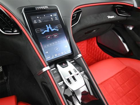 Used 2024 Ferrari Roma Spider image 8