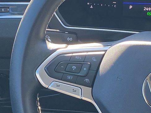 Certified 2022 Volkswagen Tiguan SE w/ Panoramic Sunroof Package image 6