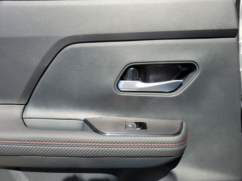 Used 2025 Nissan Kicks SR image 13