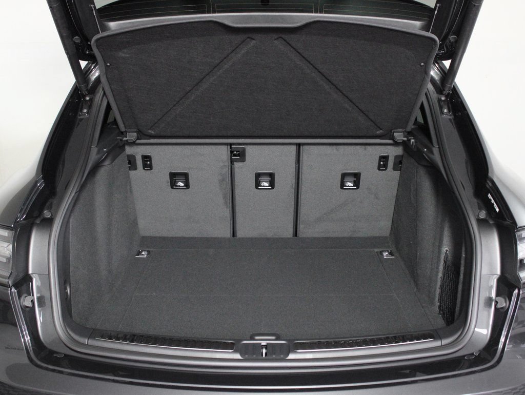 Certified 2026 Porsche Macan AWD/4WD image 13
