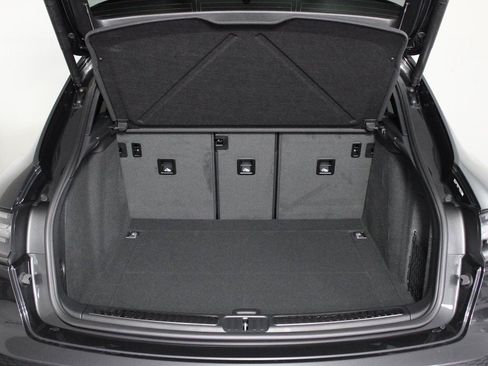 Used 2026 Porsche Macan image 10