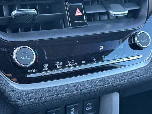 Used 2023 Toyota Corolla Cross XLE w/ Convenience Package image 20