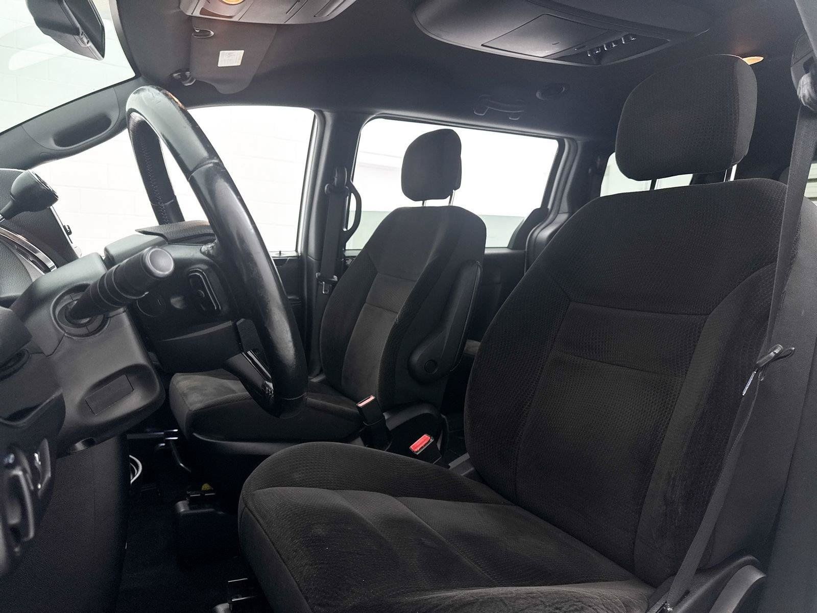 Used 2017 Dodge Grand Caravan SE FWD image 15