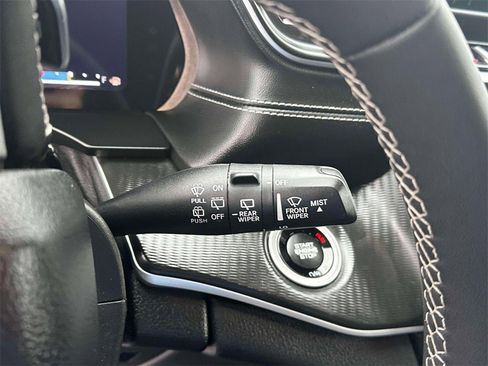 Used 2023 Jeep Grand Cherokee L Laredo image 24