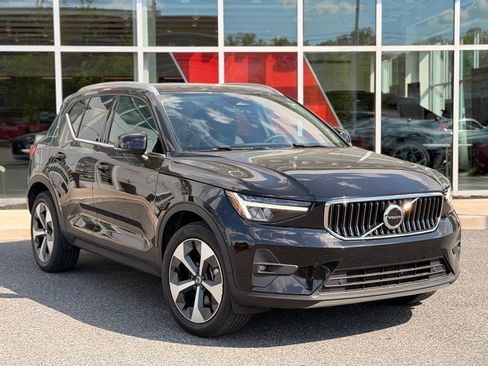Used 2023 Volvo XC40 B5 Plus w/ Protection Package Premier AWD/4WD image 7