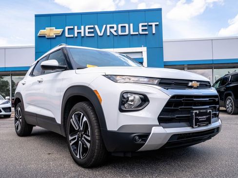 Used 2023 Chevrolet TrailBlazer LT FWD image 1