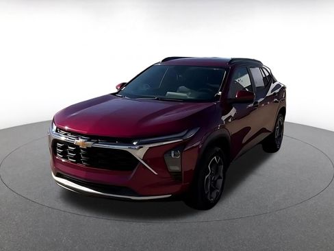 Used 2025 Chevrolet Trax LT image 3