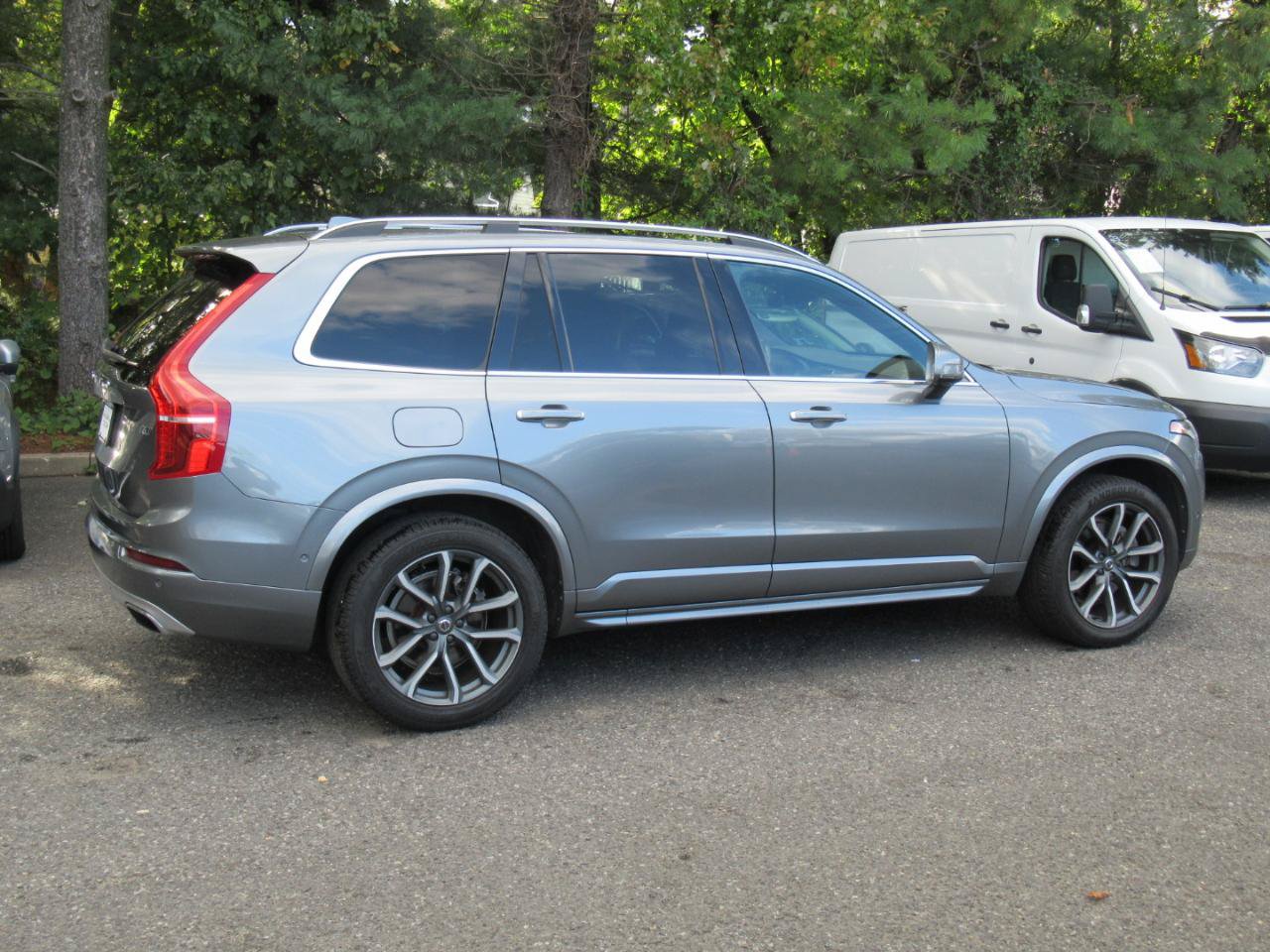 Used 2017 Volvo XC90 T6 Momentum w/ Vision Package AWD/4WD image 6