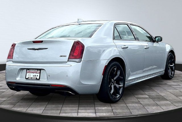 Used 2021 Chrysler 300 Touring L RWD image 6