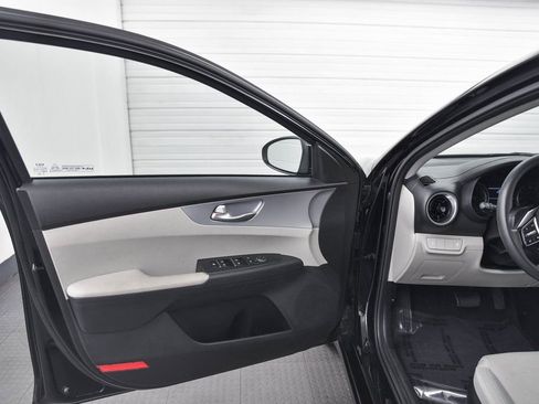 Used 2023 Kia Forte LXS image 9