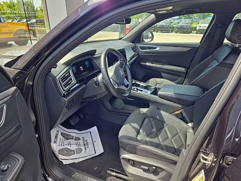 Used 2024 Volkswagen Atlas Cross Sport SE AWD/4WD image 16