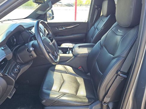 Used 2019 Cadillac Escalade Platinum image 9