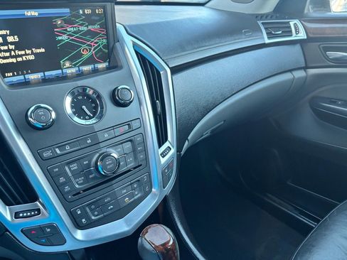 Used 2010 Cadillac SRX Luxury image 26
