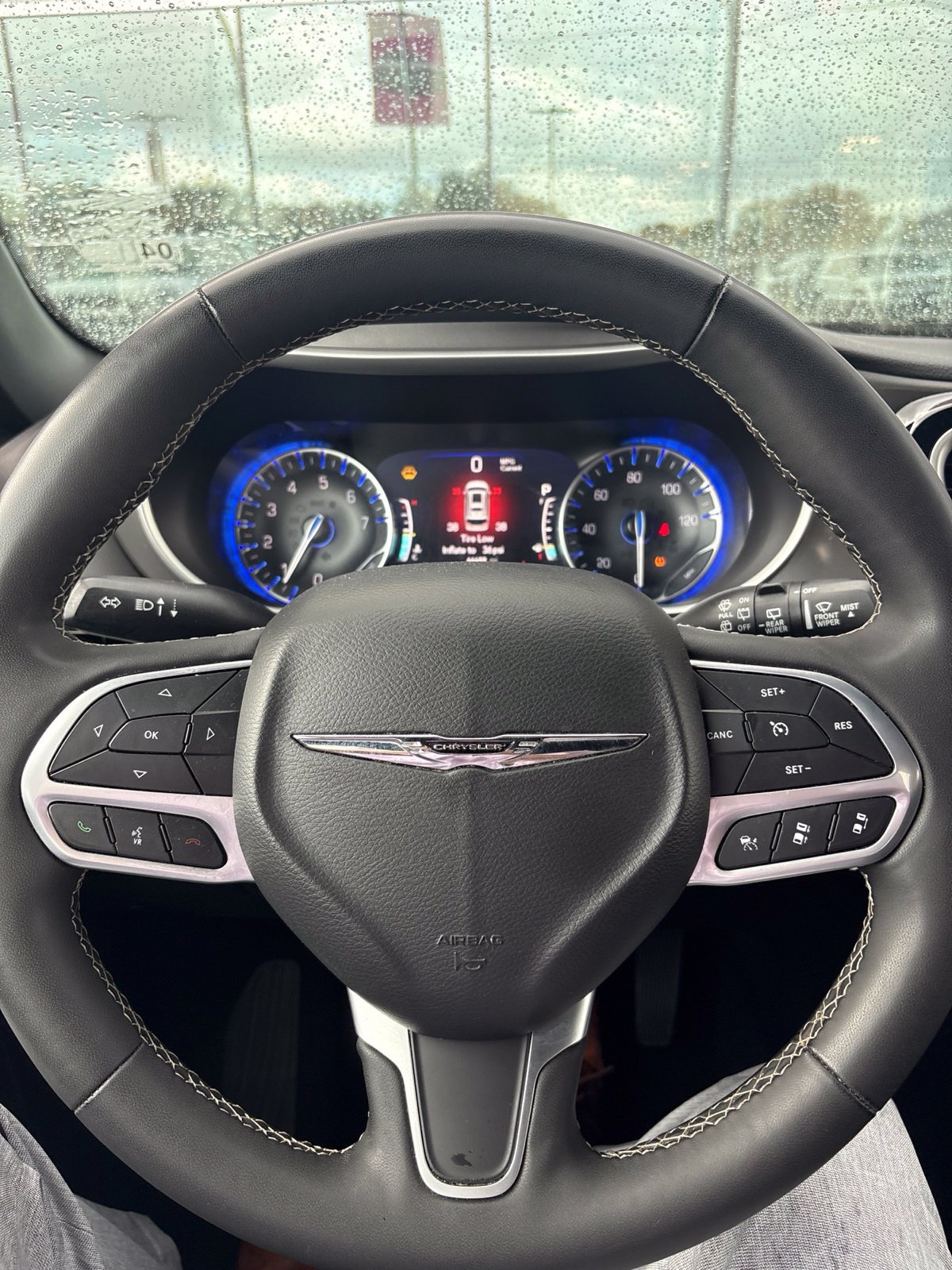 Used 2025 Chrysler Pacifica Select FWD image 8