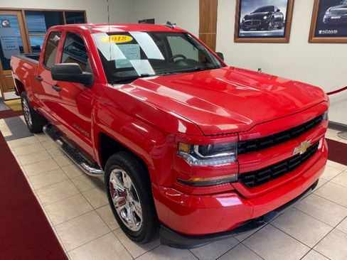 Used 2018 Chevrolet Silverado 1500 Custom w/ Custom Convenience Package RWD image 4