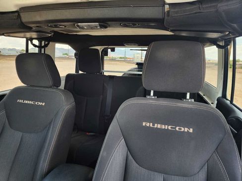 Used 2016 Jeep Wrangler Unlimited Rubicon w/ Connectivity Group AWD/4WD image 17