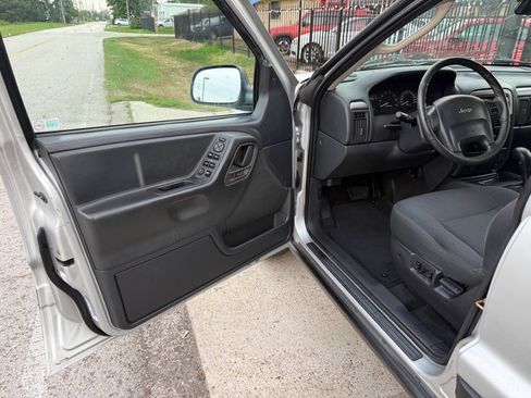 Used 2002 Jeep Grand Cherokee Sport RWD image 10