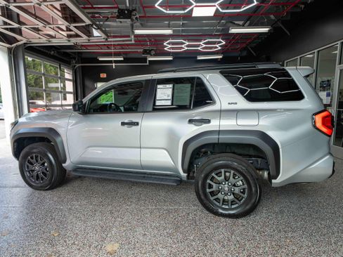 Used 2025 Toyota 4Runner SR5 AWD/4WD image 2